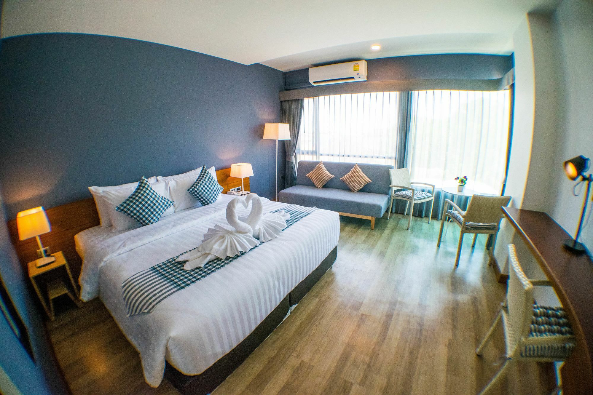 Comet Hotel Surat Thani Exterior foto